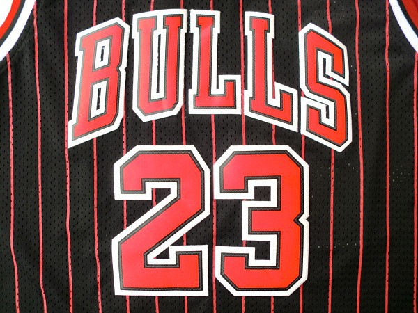 Camiseta retro Jordan #23 Chicago Bulls Negro - Haga un click en la imagen para cerrar